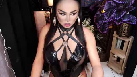 Snapshot of tsdarkdevon chatting on 12.05.25 tsdarkdevon online show from 12.05.25