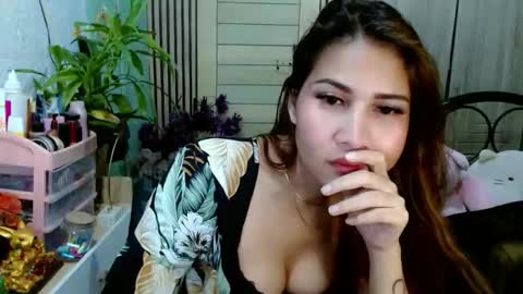 Snapshot of tsempress chatting on 12.05.25 SHENA online show from 12.05.25