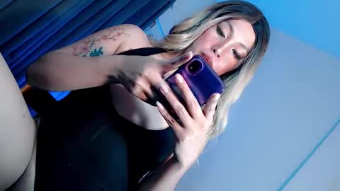 Snapshot of tsgirl_julian69 chatting on 12.02.25 Julian online show from 12.02.25