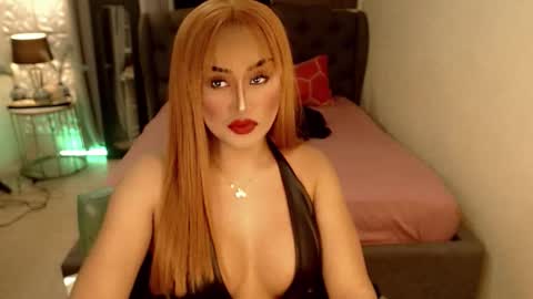 Snapshot of tshugescock chatting on 10.25.25 SEDUCTIVEmistresCUMS online show from 10.25.25