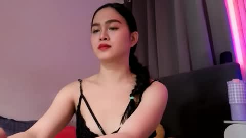 Snapshot of tsnathaliasilvana chatting on 12.20.25 Bella Ratbu online show from 12.20.25