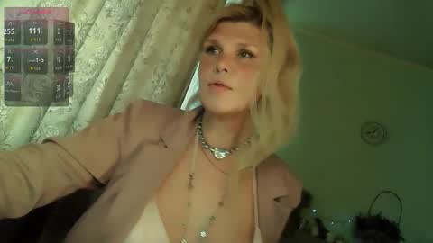 Snapshot of tspostophere chatting on 11.08.25 Annika online show from 11.08.25