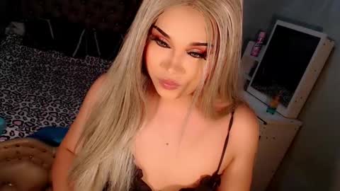 Snapshot of tsscarlett_xx chatting on 10.08.25 jayvie online show from 10.08.25