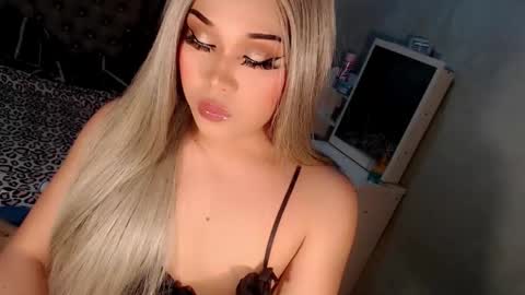 Snapshot of tsscarlett_xx chatting on 10.14.25 jayvie online show from 10.14.25