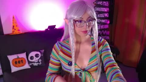 Snapshot of tsukicherry chatting on 10.25.25 Cherry Moon online show from 10.25.25