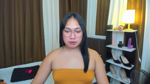Karen Oquio online show from 10.11.25
