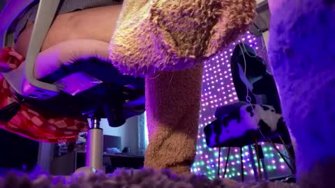 MOCHI NEXT DOOR online show from 10.14.25