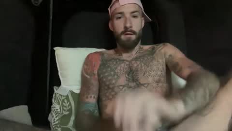 Snapshot of tuhands chatting on 09.25.25 Tuhands online show from 09.25.25