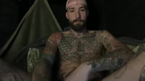 Snapshot of tuhands chatting on 11.14.25 Tuhands online show from 11.14.25