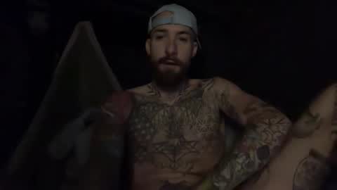 Snapshot of tuhands chatting on 11.19.25 Tuhands online show from 11.19.25