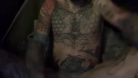 Snapshot of tuhands chatting on 11.25.25 Tuhands online show from 11.25.25