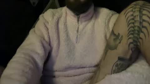 Snapshot of tuhands chatting on 11.27.25 Tuhands online show from 11.27.25