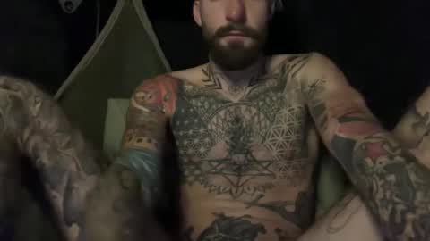 Snapshot of tuhands chatting on 11.28.25 Tuhands online show from 11.28.25