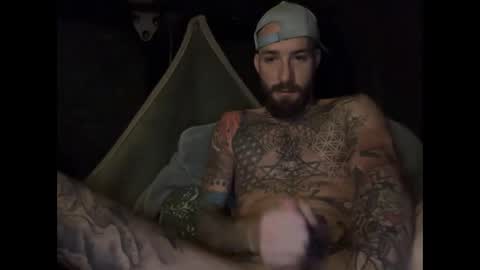 Snapshot of tuhands chatting on 12.17.25 Tuhands online show from 12.17.25