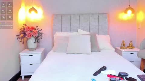 Snapshot of tutu_milf chatting on 10.13.25 Tutu online show from 10.13.25