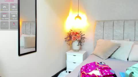 Snapshot of tutu_milf chatting on 10.24.25 Tutu online show from 10.24.25