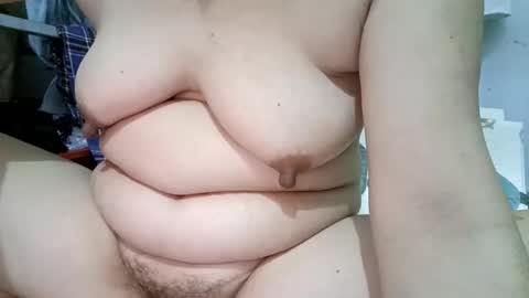 Snapshot of tuylip_sex chatting on 05.23.26 tuylip_sex online show from 05.23.26