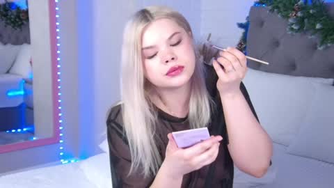 Snapshot of tweety_pie_ chatting on 01.13.25 Hallie online show from 01.13.25