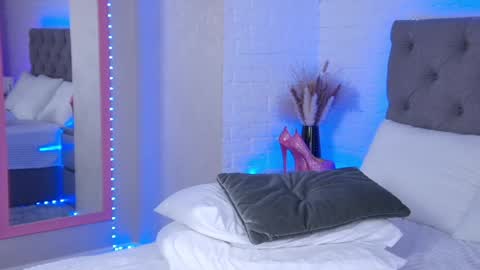 Snapshot of tweety_pie_ chatting on 01.16.25 Hallie online show from 01.16.25