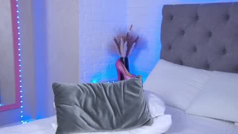 Snapshot of tweety_pie_ chatting on 01.18.25 Hallie online show from 01.18.25