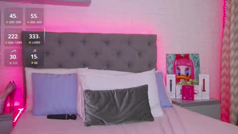 Snapshot of tweety_pie_ chatting on 10.26.25 Hallie online show from 10.26.25