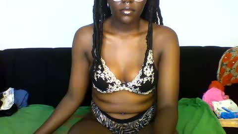 Snapshot of twerking_cheek_1 chatting on 12.31.24 Alma online show from 12.31.24