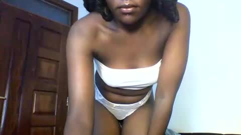 Snapshot of twerking_cheek_1 chatting on 01.03.25 Alma online show from 01.03.25