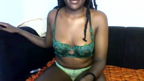 Snapshot of twerking_cheek_1 chatting on 01.03.25 Alma online show from 01.03.25