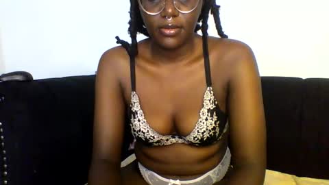 Snapshot of twerking_cheek_1 chatting on 02.03.25 Alma online show from 02.03.25