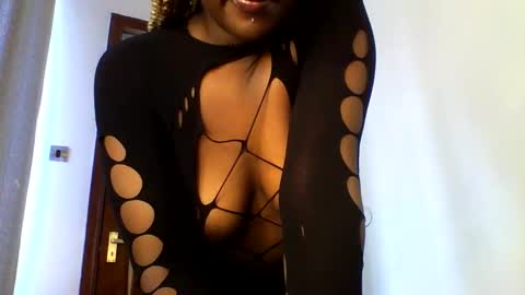 Snapshot of twerking_cheek_1 chatting on 02.23.25 Alma online show from 02.23.25