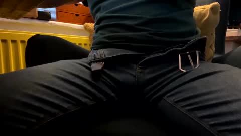 Snapshot of twickenhamthickshaft chatting on 02.10.25 Fred Eric Smitherton online show from 02.10.25