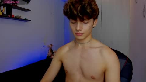 Snapshot of twink_dream__ chatting on 05.18.26 jhony online show from 05.18.26
