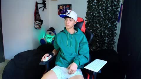 Snapshot of twink_sebas_ chatting on 02.08.25  Bad boy sebastian  online show from 02.08.25
