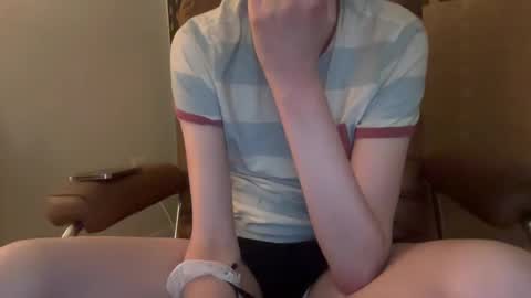 twinkie_lad117 online show from 10.04.25