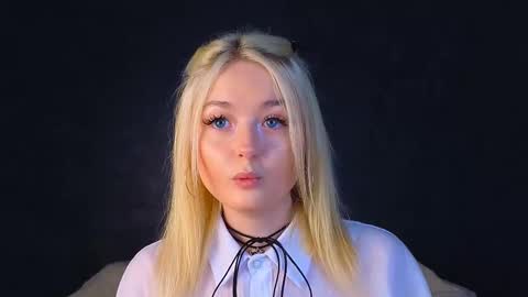 Snapshot of twinklefluff chatting on 03.10.25 twinklefluff online show from 03.10.25