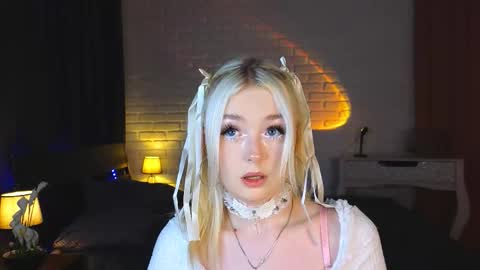 Snapshot of twinklefluff chatting on 09.11.25 twinklefluff online show from 09.11.25