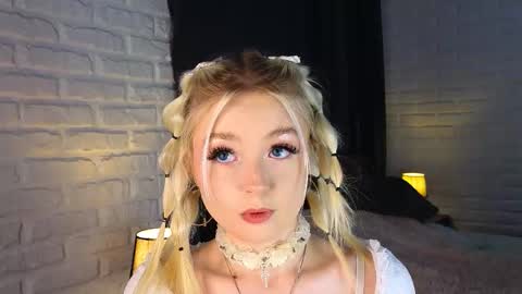 Snapshot of twinklefluff chatting on 10.10.25 twinklefluff online show from 10.10.25