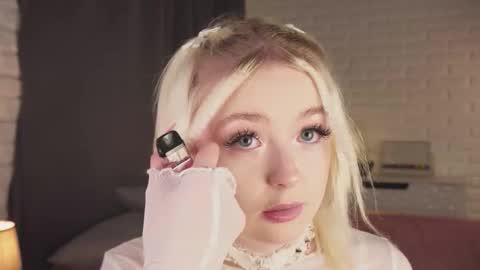 Snapshot of twinklefluff chatting on 10.14.25 twinklefluff online show from 10.14.25