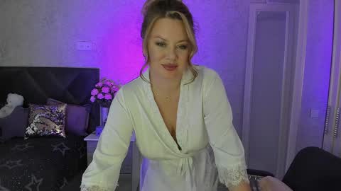 Snapshot of twinklingstar_ chatting on 12.03.24 twinklingstar_ online show from 12.03.24