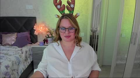 Snapshot of twinklingstar_ chatting on 12.25.24 twinklingstar_ online show from 12.25.24