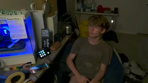 Snapshot of twinktools chatting on 09.15.25 shytwink online show from 09.15.25