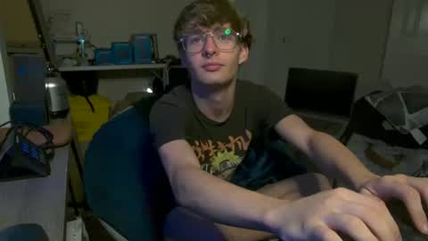 Snapshot of twinktools chatting on 09.16.25 shytwink online show from 09.16.25