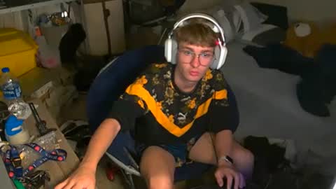 Snapshot of twinktools chatting on 09.23.25 shytwink online show from 09.23.25