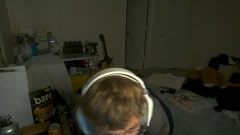 Snapshot of twinktools chatting on 10.06.25 shytwink online show from 10.06.25