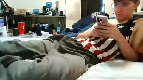 Snapshot of twinktools chatting on 10.13.25 shytwink online show from 10.13.25