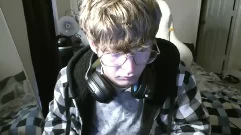 Snapshot of twinktools chatting on 12.19.25 shytwink online show from 12.19.25