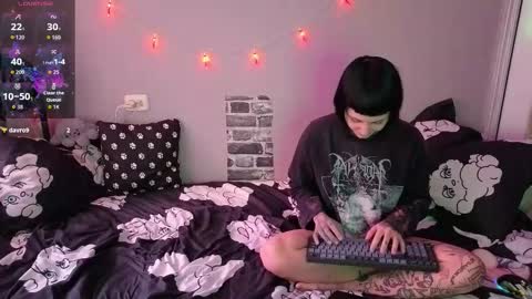 Snapshot of twins_terror chatting on 12.17.25 Sin and Skin online show from 12.17.25