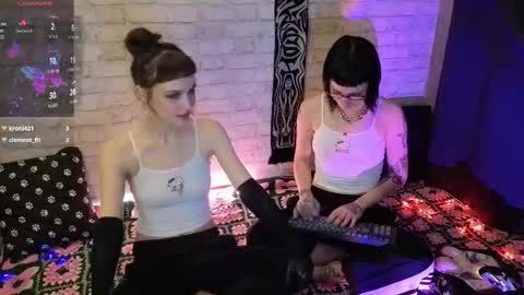 Snapshot of twins_terror chatting on 12.18.25 Sin and Skin online show from 12.18.25