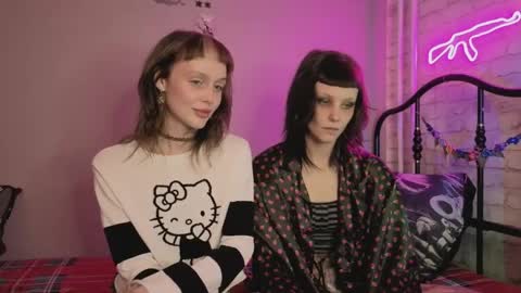 Snapshot of twins_terror chatting on 04.21.26 Sin and Skin online show from 04.21.26