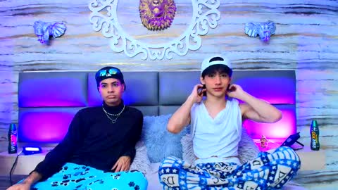 Snapshot of twinslovers_ chatting on 09.16.25 twinslovers_ online show from 09.16.25